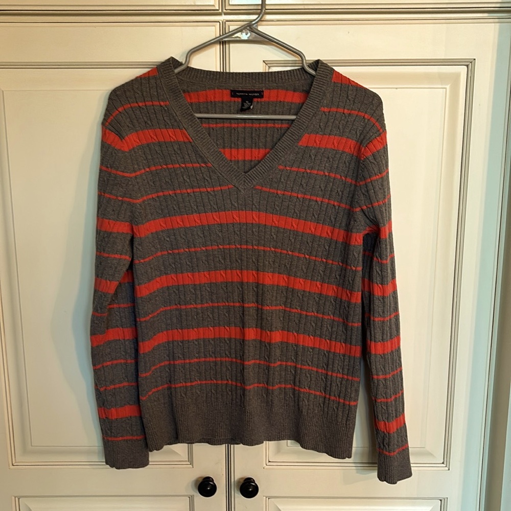 Tommy Hilfiger V-neck Cable knit striped sweater. XL